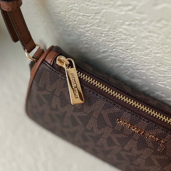 MICHEAL KORS SOLD 🦋 gorgeous shoulder Signature Logo bag NW - Picture 7 of 12